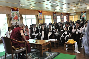 Ngài Dalai Lama thảo luận với các Phật tử Việt Nam